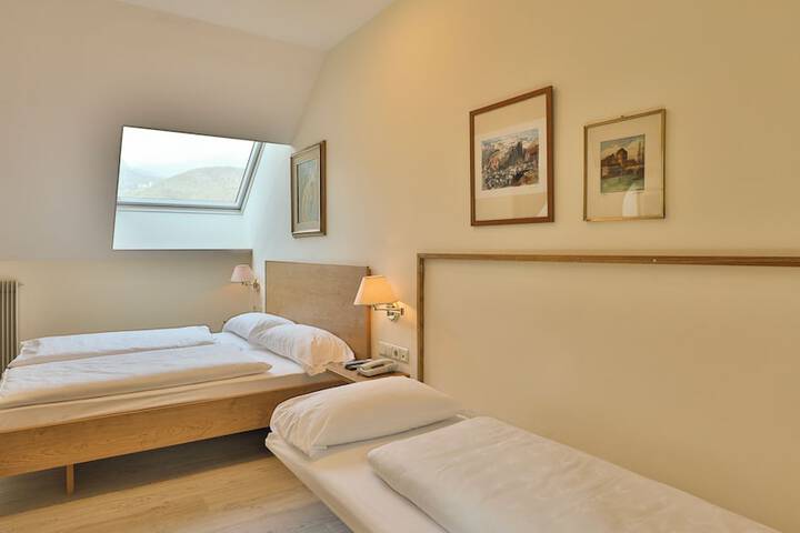 Room 21 of 120