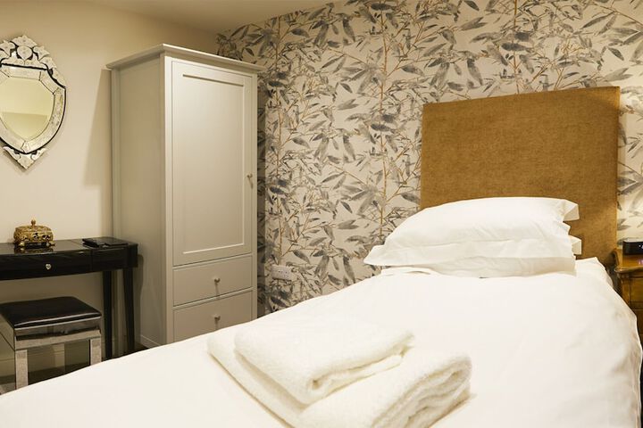 Room 28 of 71