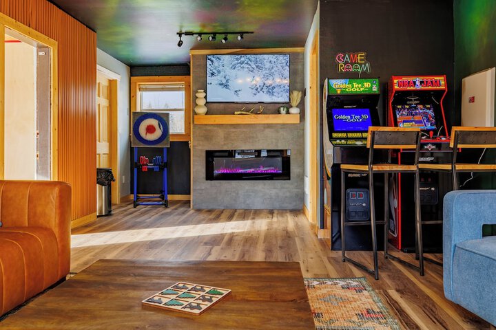 Lounge 53 of 60