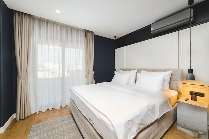 Room 10 of 42