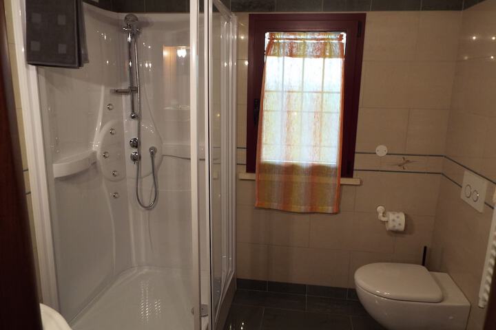 Room 11 of 28