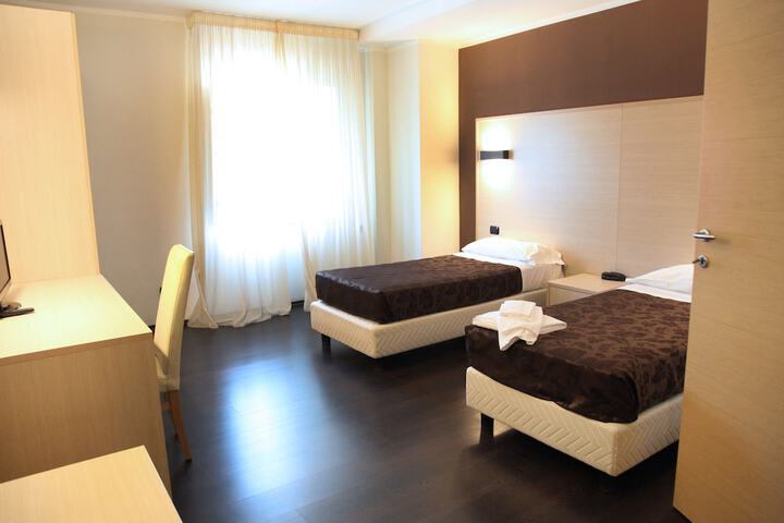 Room 28 of 65