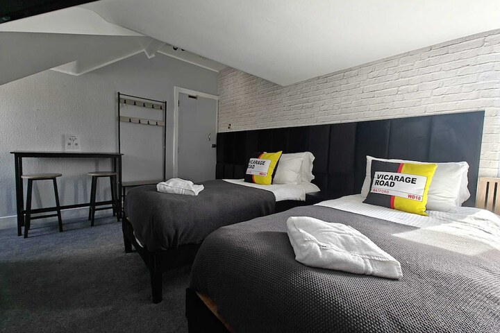 Room 49 of 153