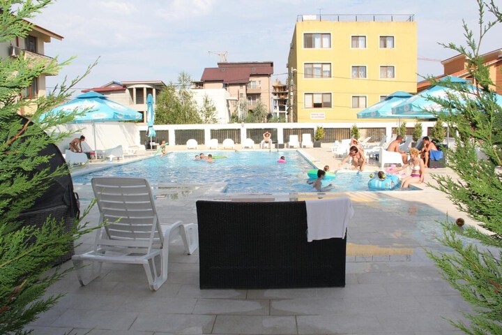 Pool 34 of 69