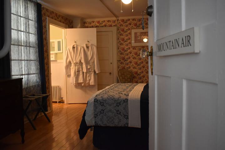 Room 12 of 64