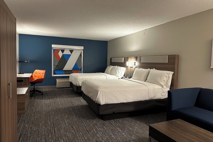 2 Queen Beds (6 of 13)
