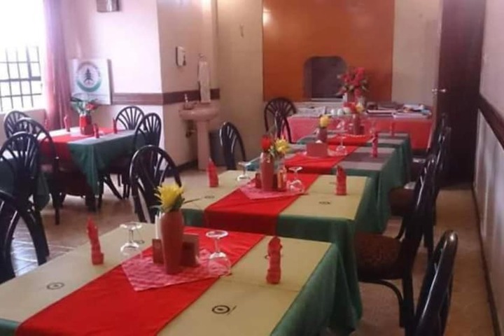 Dining 11 of 12