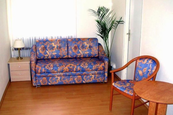 Room 12 of 22