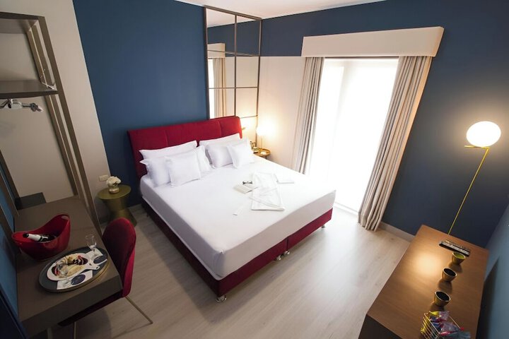Room 32 of 50