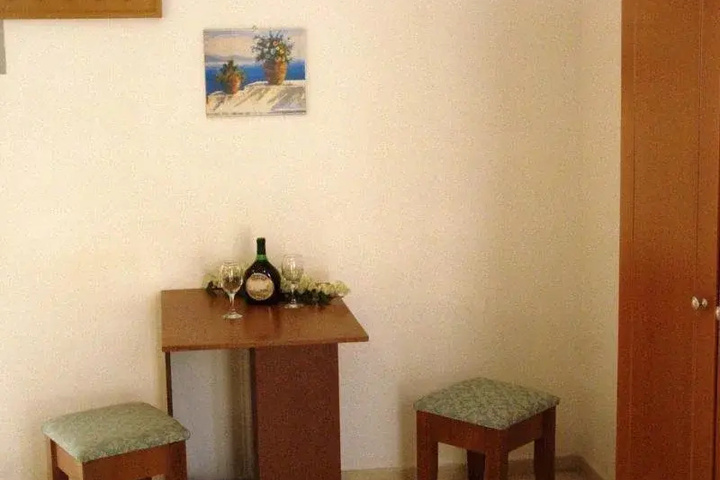 Room 3 of 10