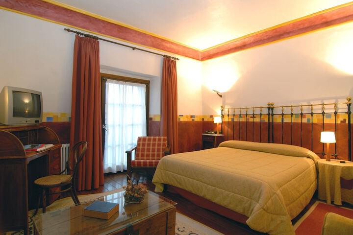Room 6 of 36