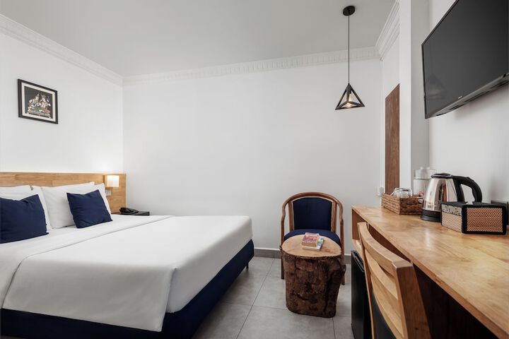 Room 2 of 16