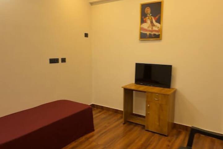 Room 13 of 21