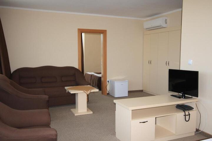 Lounge 69 of 99