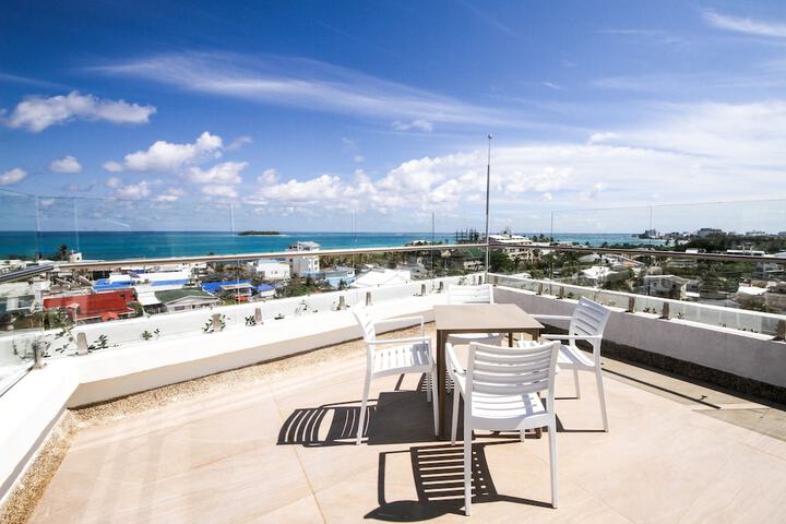 Sundeck 52 of 56