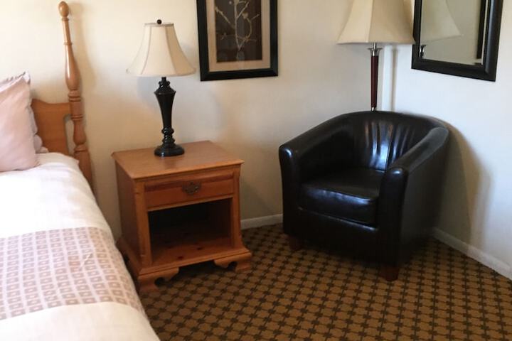 Room 19 of 221
