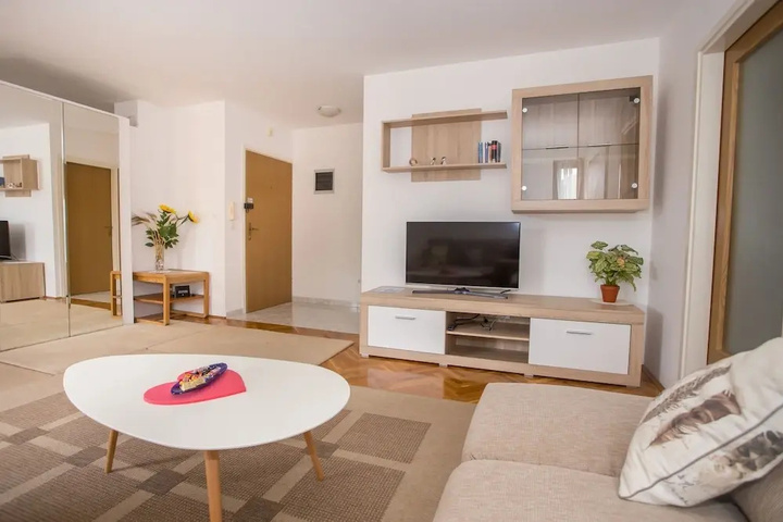 Room 4 of 14