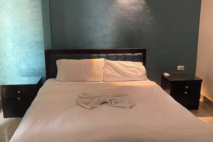 Room 13 of 49
