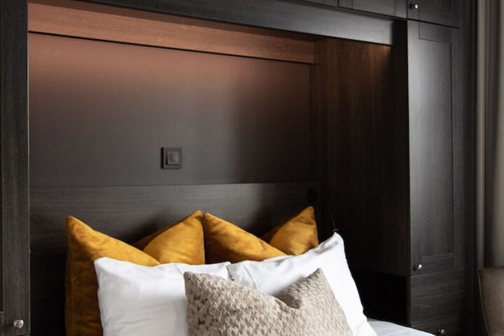 Room 28 of 83