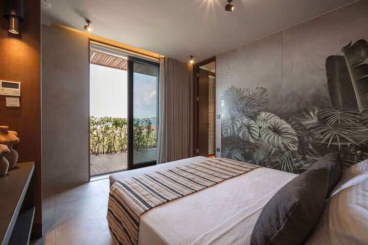 Room 16 of 83