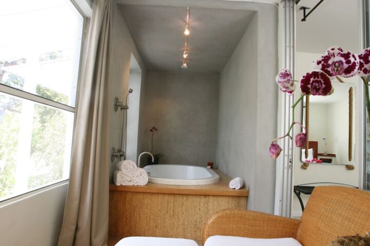 Jetted tub