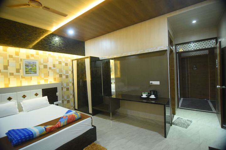 Room 5 of 28
