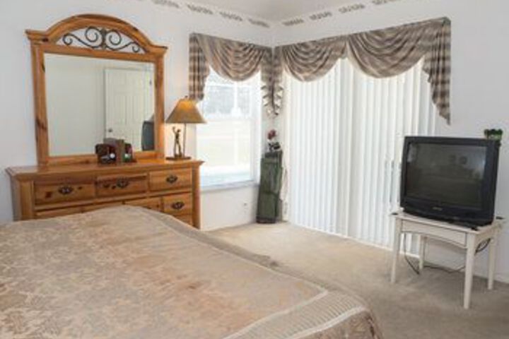 Room 7 of 18