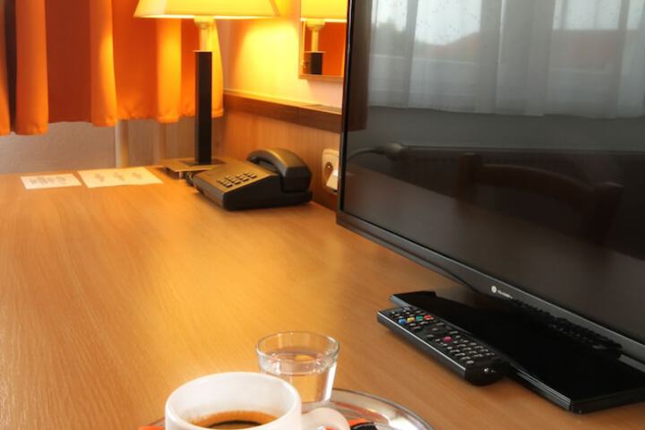 Room 30 of 52