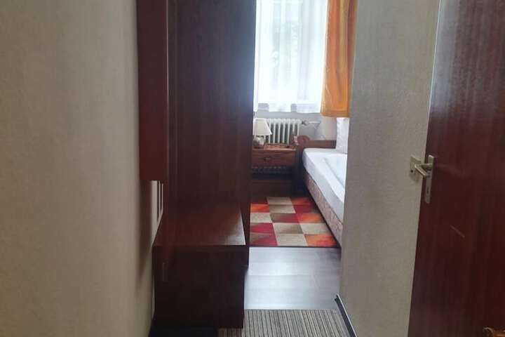 Room 8 of 34