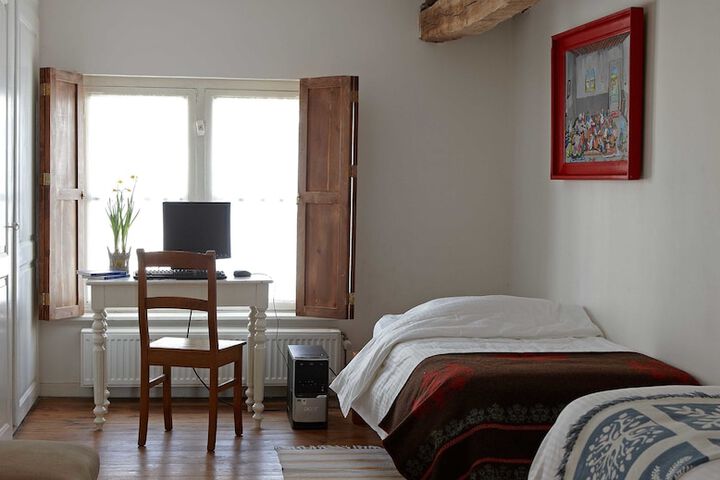 Room 11 of 28