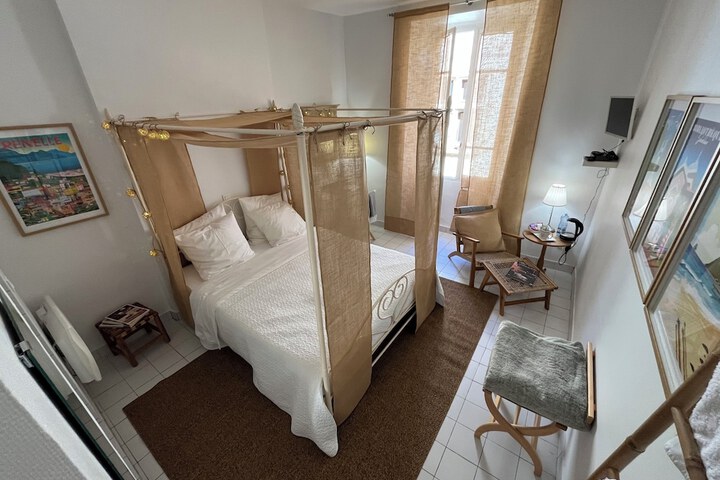 Room 6 of 33