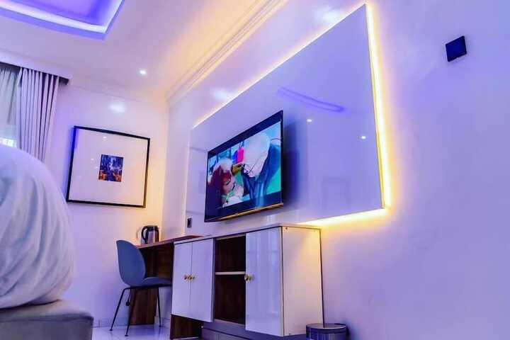 Room 4 of 32