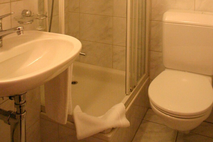 Room 45 of 85