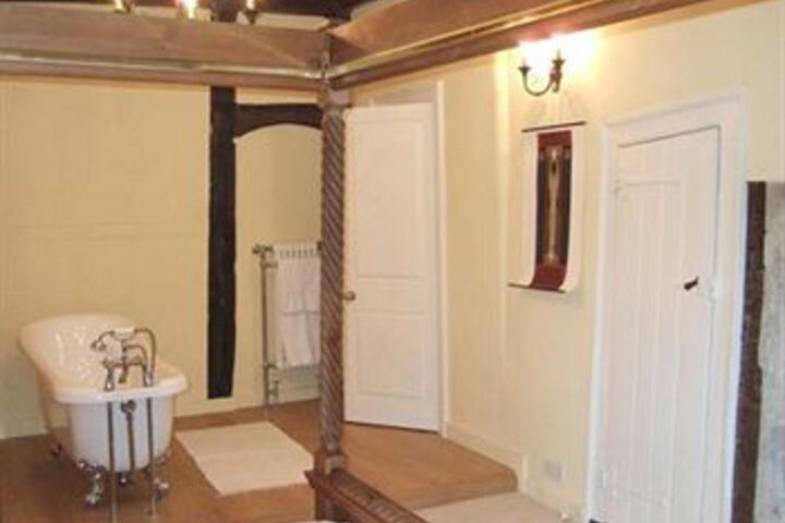 Room 2 of 8