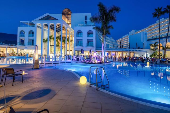 Hotel with Pool