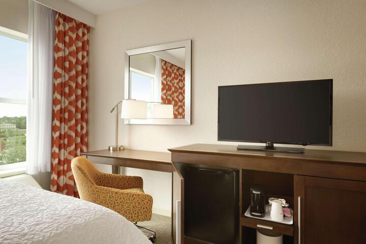 2 Queen Beds Hearing Accessible (4 of 7)