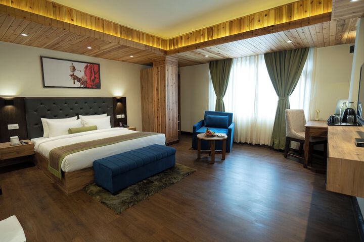 Room 4 of 40