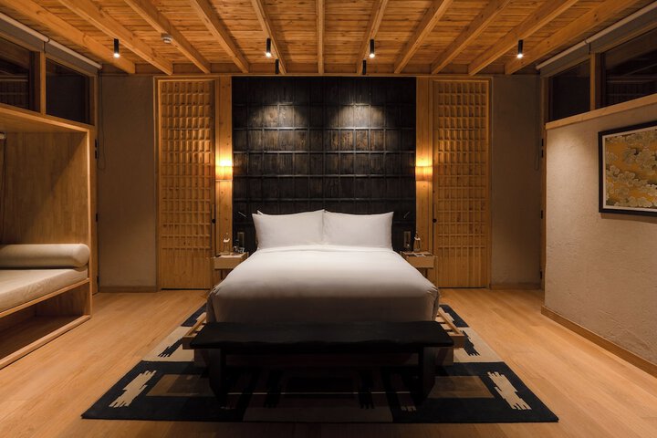 Room 3 of 28