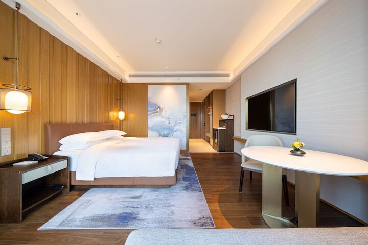 Room 5 of 68