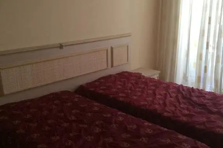 Room 7 of 16