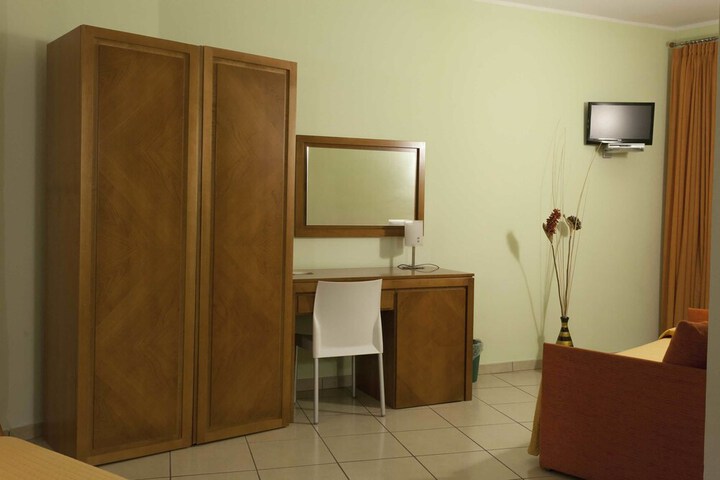 Room 16 of 45