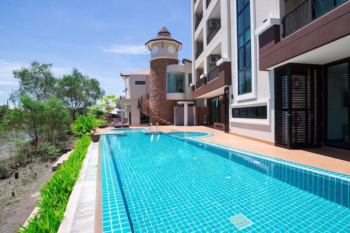 Pool 33 of 65