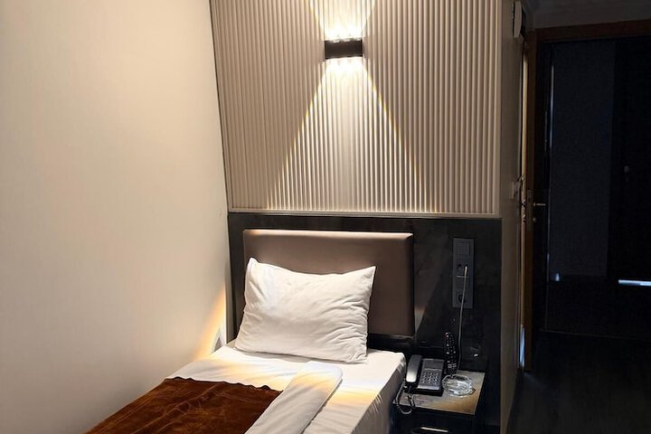 Room 14 of 60