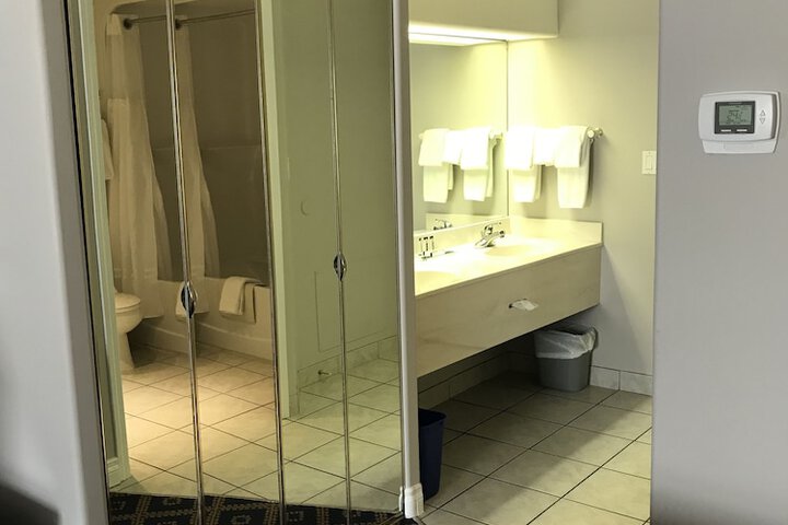 Room 46 of 62
