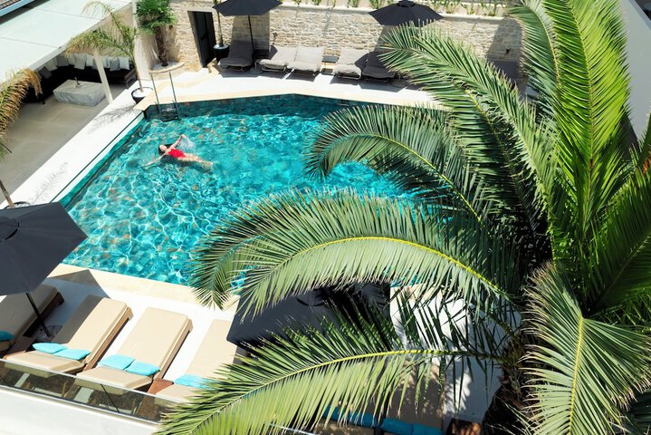 Hotel Pool