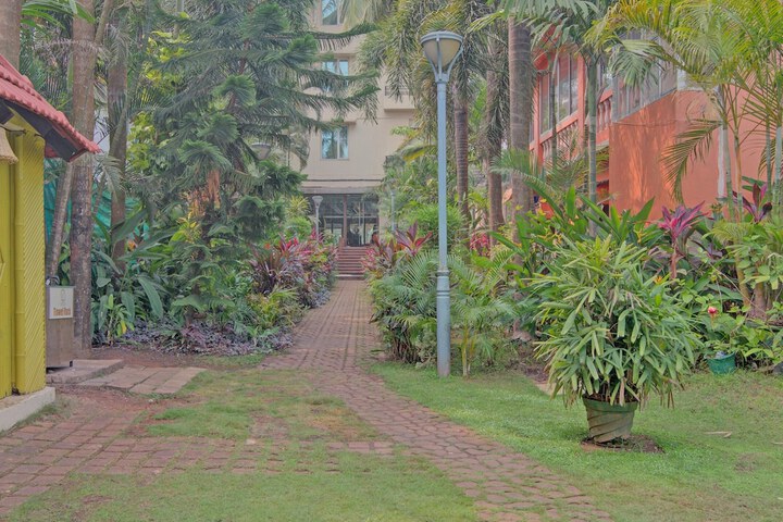 Hotel Exterior 98 of 118