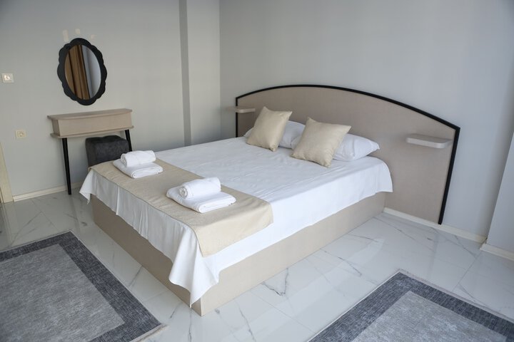 Room 11 of 48
