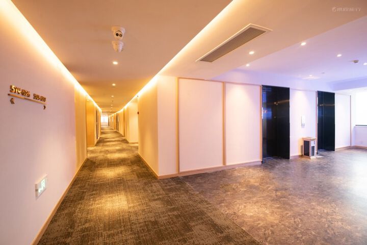 Ballroom/Hall 67 of 73