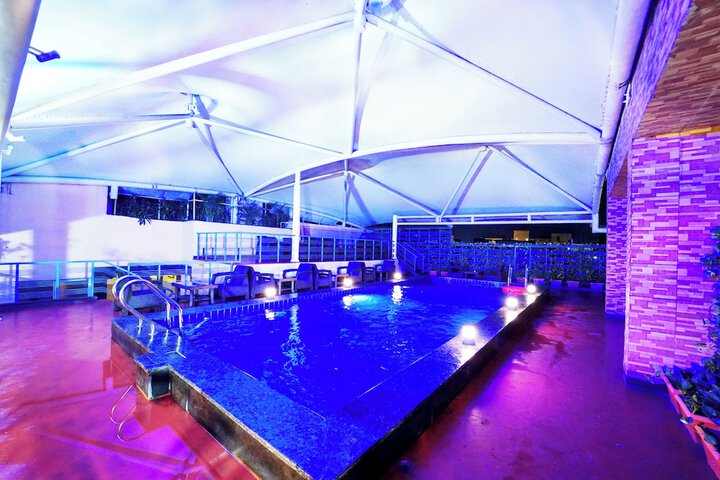 Pool Hotel