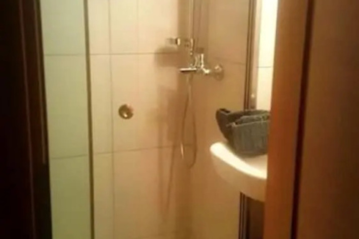 Room 9 of 14